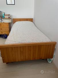 Letto singolo in legno