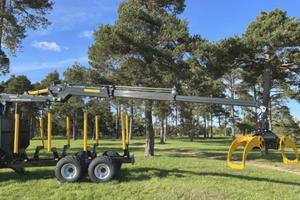 Rimorchio forestale a culla con gru