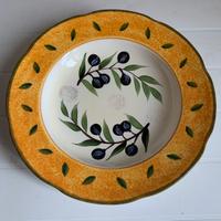 Piatto dipinto a mano fantasia olive