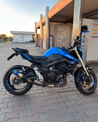 Suzuki GSR-750