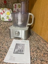 Robot Kenwood con accessori