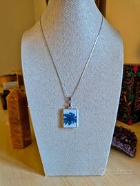 collana con fiore blu
