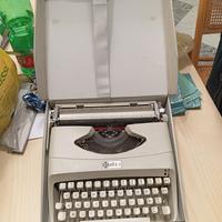 macchina da scrivere vintage Amica 56