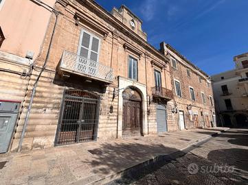 6 LOCALI A TRANI