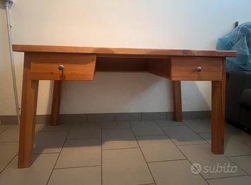 Scrivania in legno massello di abete