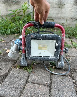 Lampada portatile da cantiere