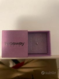 Orecchino di metallo colore argento