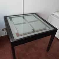 Tavolo moderno allungabile. 