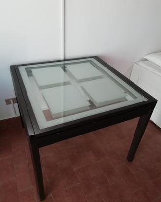 Tavolo moderno allungabile. 