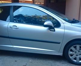 PEUGEOT 207 1.4i