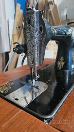 Macchina per cucire d'epoca