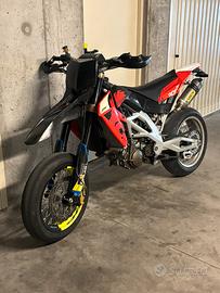 Aprilia sxv 550