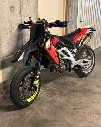 Aprilia sxv 550