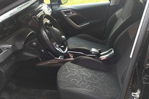 Peugeot 2008 adatta a neopatentati