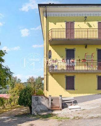 Trifamiliare Immersa nel Verde a Casina