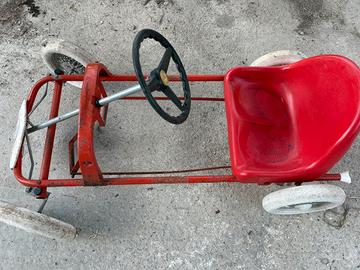 Auto a pedali Giordani