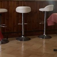 Tavoli sedie e sgabelli per sala e giardino