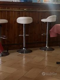 Tavoli sedie e sgabelli per sala e giardino