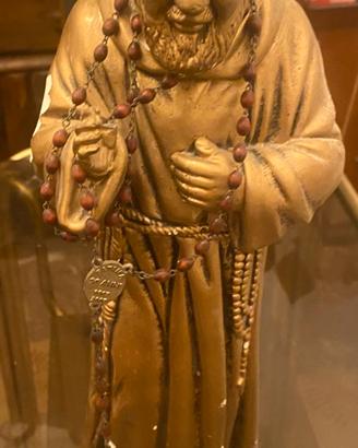 Statua dorata di Padre Pio