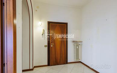 Trilocale da ristrutturare con cantina e garage