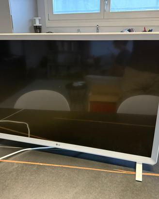Smart TV LG 32 pollici bianca con scatola