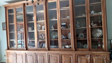 libreria in legno fatta interamente mano