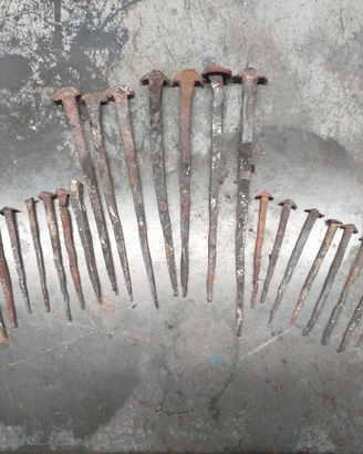 Chiodi, ferle antiche in ferro forgiato del 700