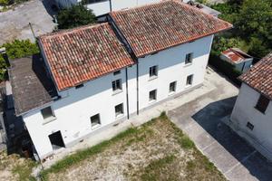 CAPANNONE A CAMPOFORMIDO