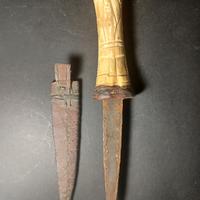 Pugnale egiziano Antico con fodera in Cuoio