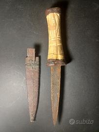 Pugnale egiziano Antico con fodera in Cuoio