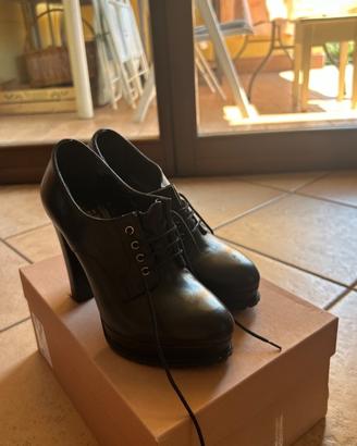 Scarpe nere con tacco