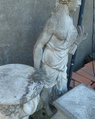 statua e porta-vasi da giardino