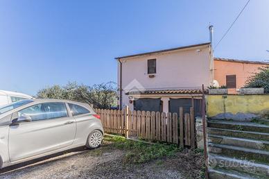 CASA DI CORTE A VETRALLA