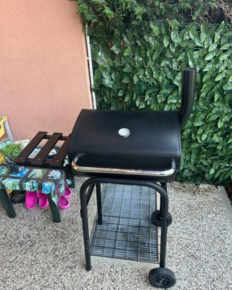 Barbeque con affumicatore
