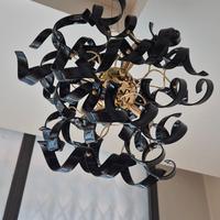 N. 2 lampadari con riccioli di vetro scuro, 