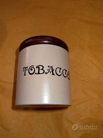 Portatabacco con umidificatore.