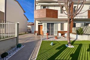 VILLA A SCHIERA A CAMPI BISENZIO