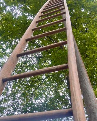 Scala a pioli in legno fatta a mano