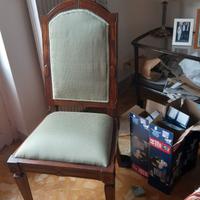 Quattro sedie antiche.