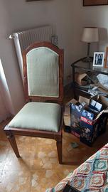 Quattro sedie antiche.