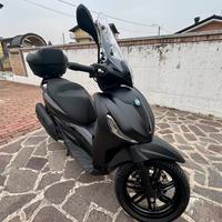 Piaggio Beverly 400 HPE – Black Deep