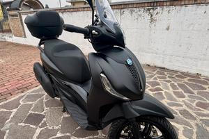 Piaggio Beverly 400 HPE – Black Deep