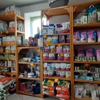 scaffali in legno per negozio