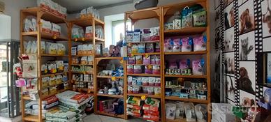 scaffali in legno per negozio