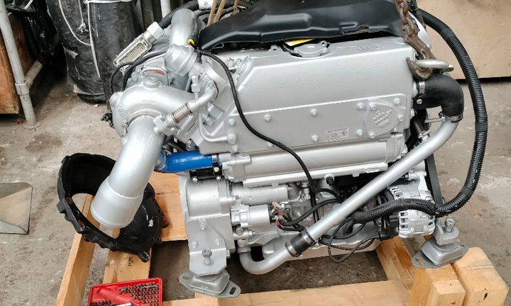 Entrobordo 4 cilindri diesel 270 HP VELOCE