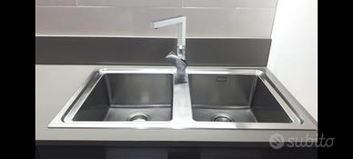 lavello acciaio inox con rubinetto 