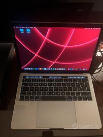 Macbook Pro 13’ con touch bar— 16GB RAM / 512SSD