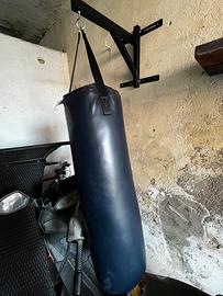 Sacco da boxe con supporto in acciaio