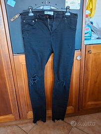 pantaloni jeans neri strappati  tg.40 uomo