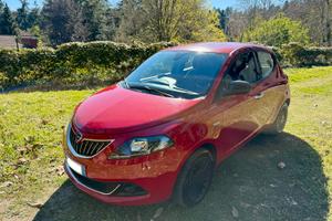 Lancia Ypsilon rossa del 2021